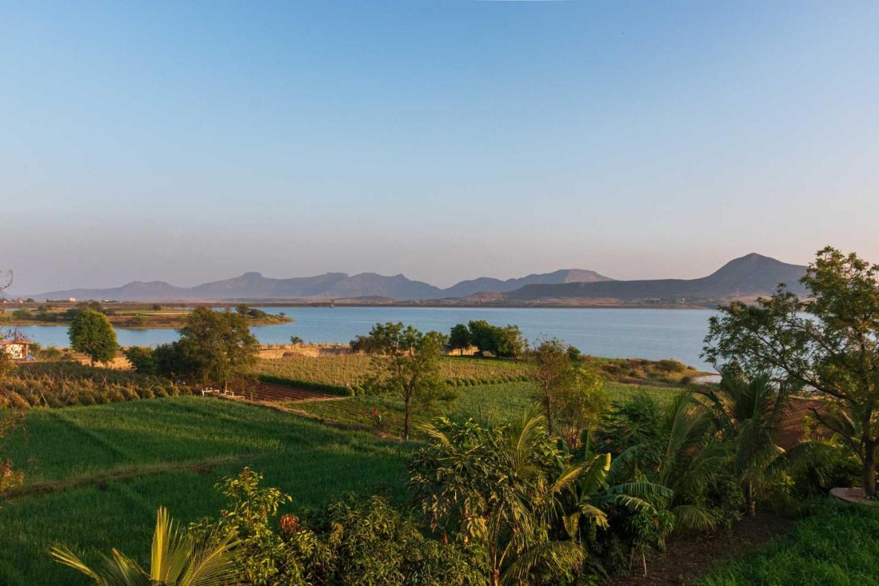 Luna Villa By Stayvista - Lakeside Charm With Terrace, Lush Lawn & Modern Decor Насик Экстерьер фото