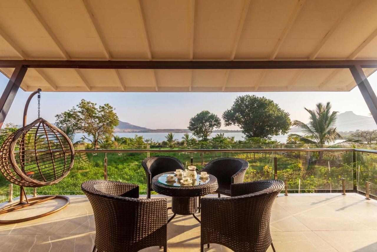Luna Villa By Stayvista - Lakeside Charm With Terrace, Lush Lawn & Modern Decor Насик Экстерьер фото