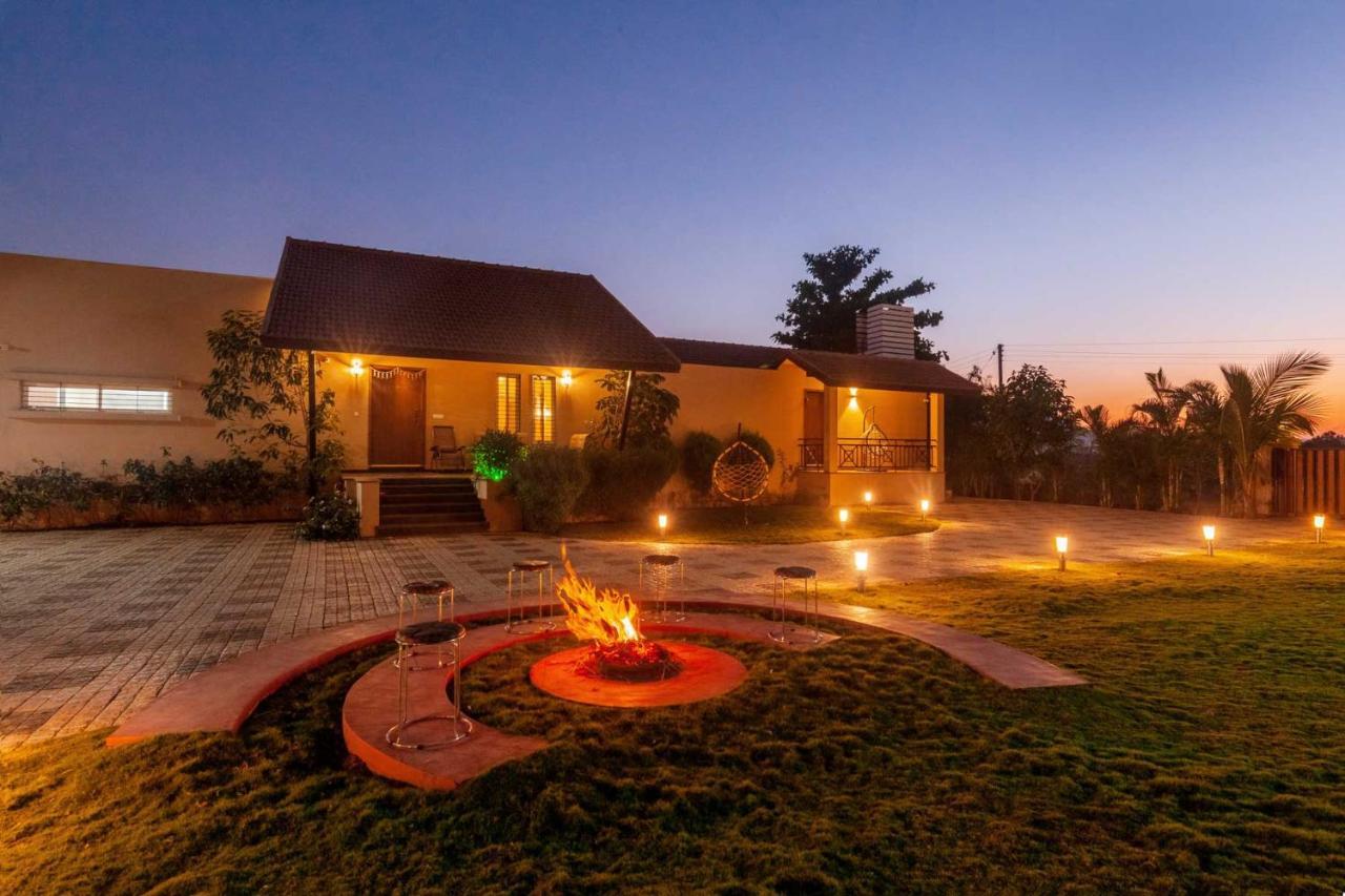 Luna Villa By Stayvista - Lakeside Charm With Terrace, Lush Lawn & Modern Decor Насик Экстерьер фото