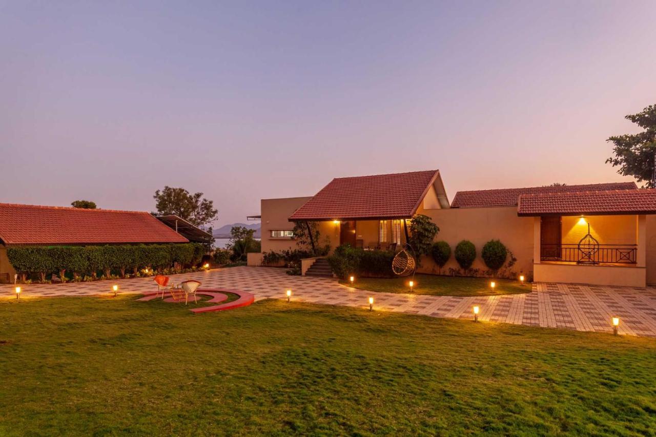 Luna Villa By Stayvista - Lakeside Charm With Terrace, Lush Lawn & Modern Decor Насик Экстерьер фото