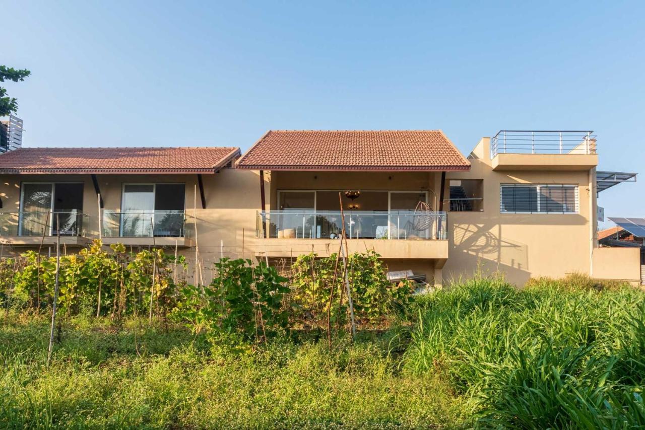 Luna Villa By Stayvista - Lakeside Charm With Terrace, Lush Lawn & Modern Decor Насик Экстерьер фото
