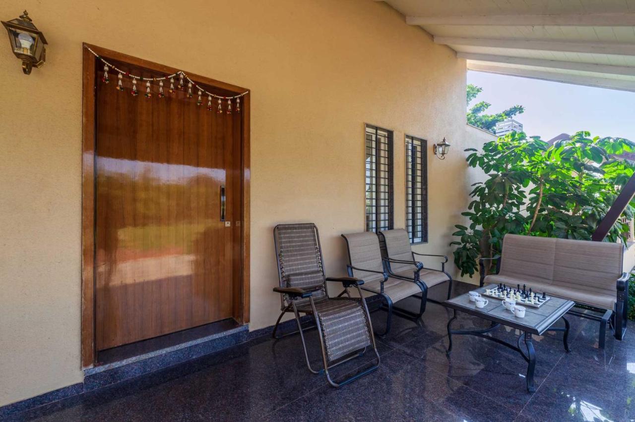 Luna Villa By Stayvista - Lakeside Charm With Terrace, Lush Lawn & Modern Decor Насик Экстерьер фото
