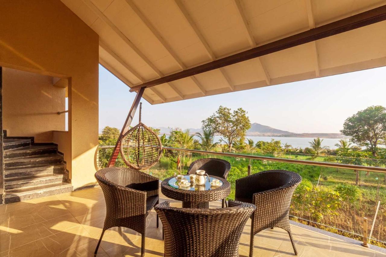 Luna Villa By Stayvista - Lakeside Charm With Terrace, Lush Lawn & Modern Decor Насик Экстерьер фото