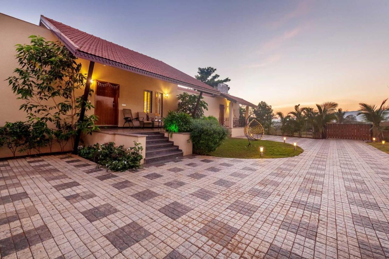 Luna Villa By Stayvista - Lakeside Charm With Terrace, Lush Lawn & Modern Decor Насик Экстерьер фото