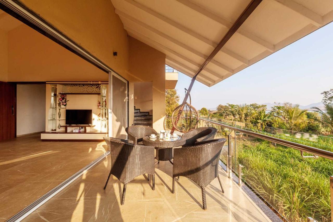 Luna Villa By Stayvista - Lakeside Charm With Terrace, Lush Lawn & Modern Decor Насик Экстерьер фото