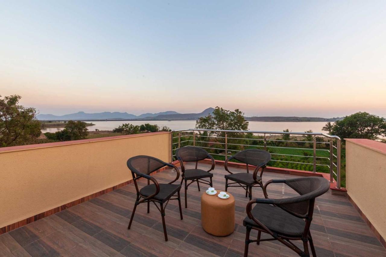 Luna Villa By Stayvista - Lakeside Charm With Terrace, Lush Lawn & Modern Decor Насик Экстерьер фото