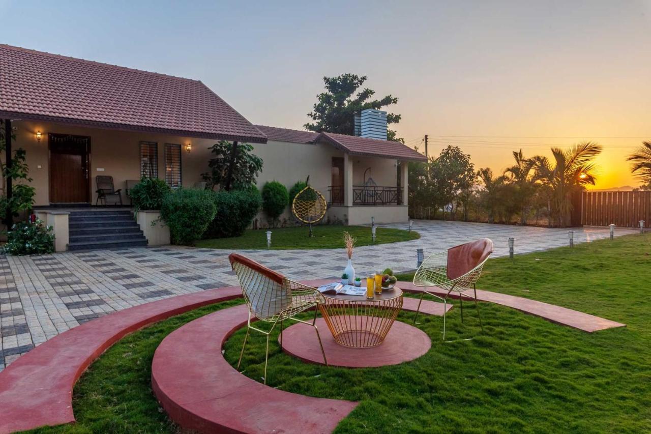 Luna Villa By Stayvista - Lakeside Charm With Terrace, Lush Lawn & Modern Decor Насик Экстерьер фото